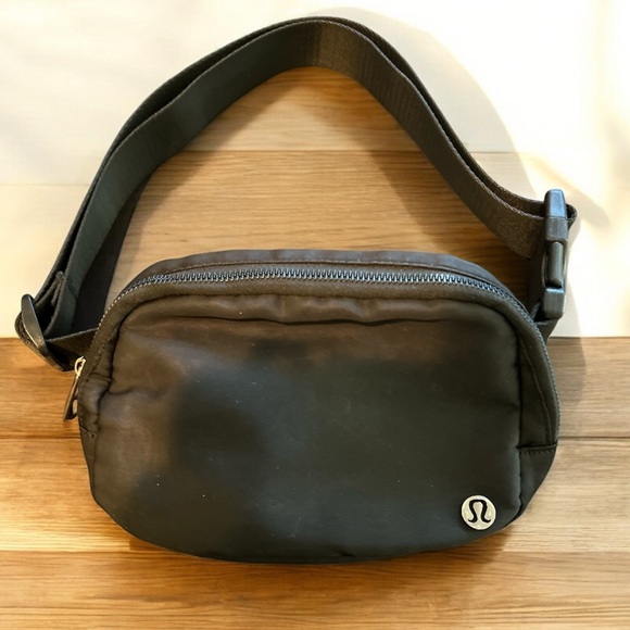 lululemon athletica Handbags - Lululemon Everywhere Belt Bag Black Crossbody Zip Wear‎ Functional